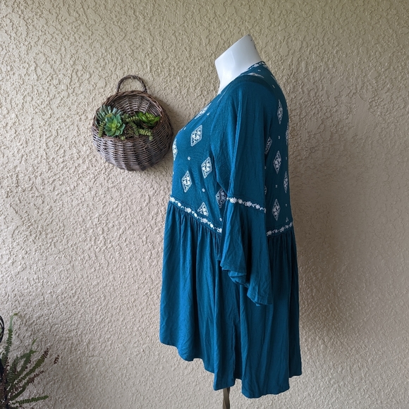 Torrid super soft embroidered baby doll bell sleeve high low size 3 aqua - Picture 6 of 8